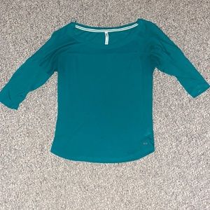 Quarter length sleeve top